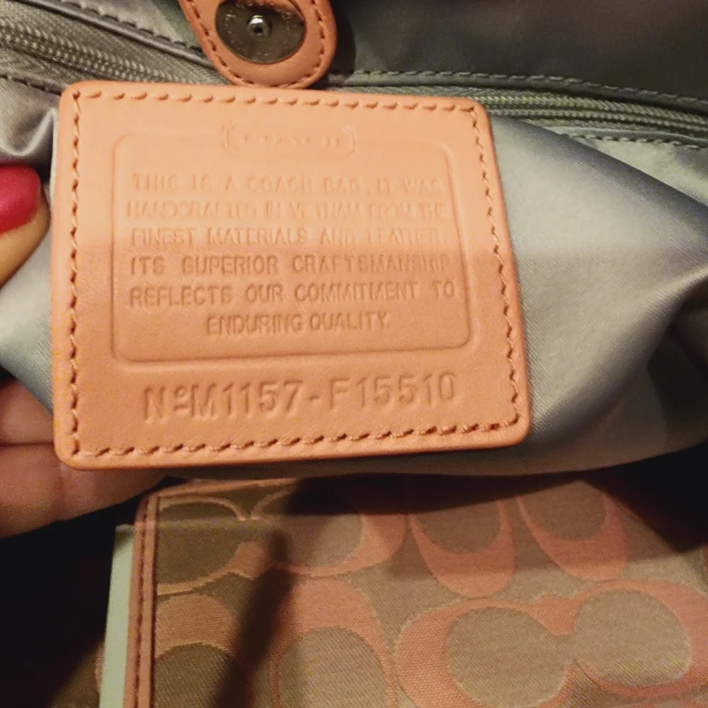 SOLD TO AUNT YV Coach Pink Signiture Ashley Bag + Wallet & checkbook š„ - Picture 6 of 10